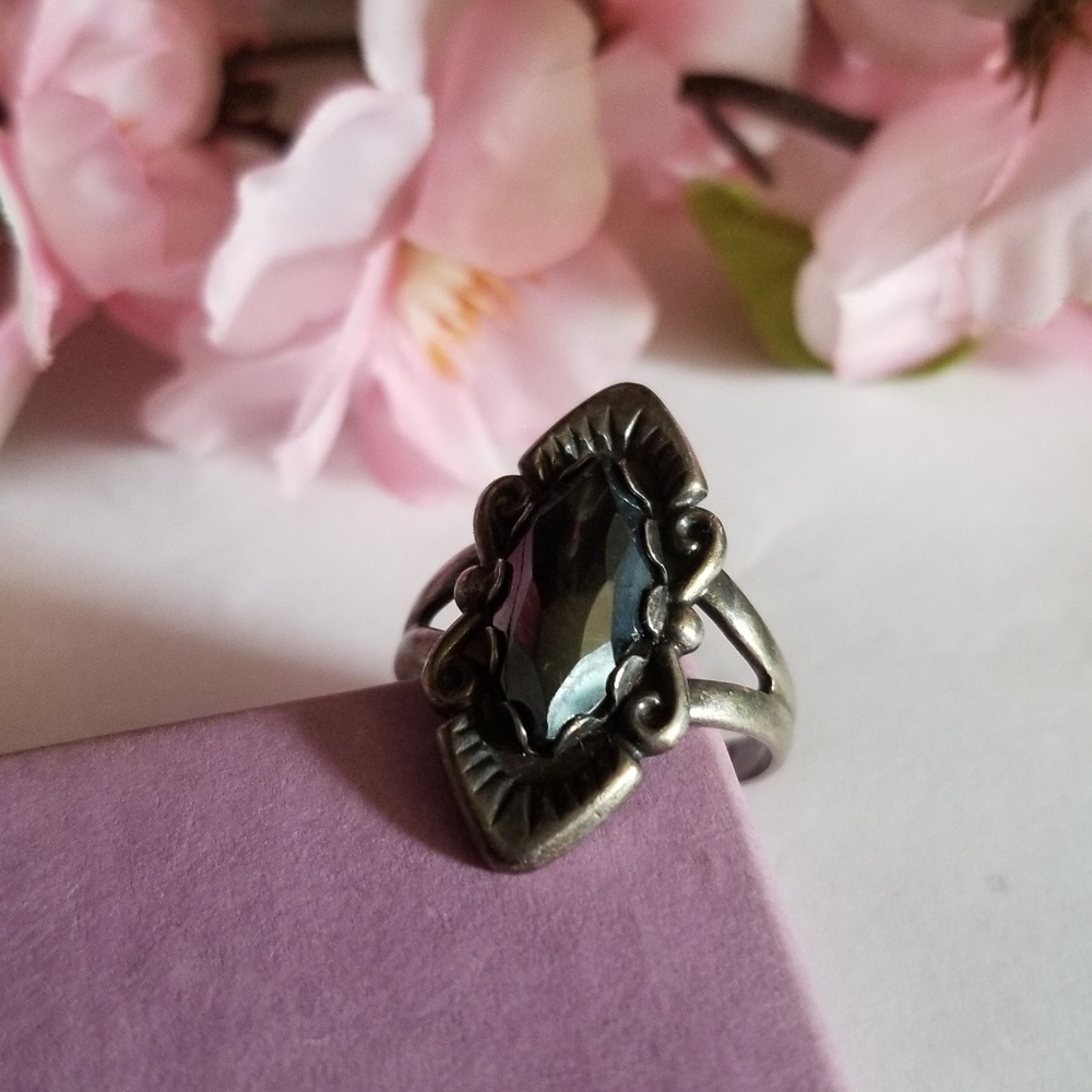 Pretty Vintage Sterling Silver Ring - Picture 4 of 8